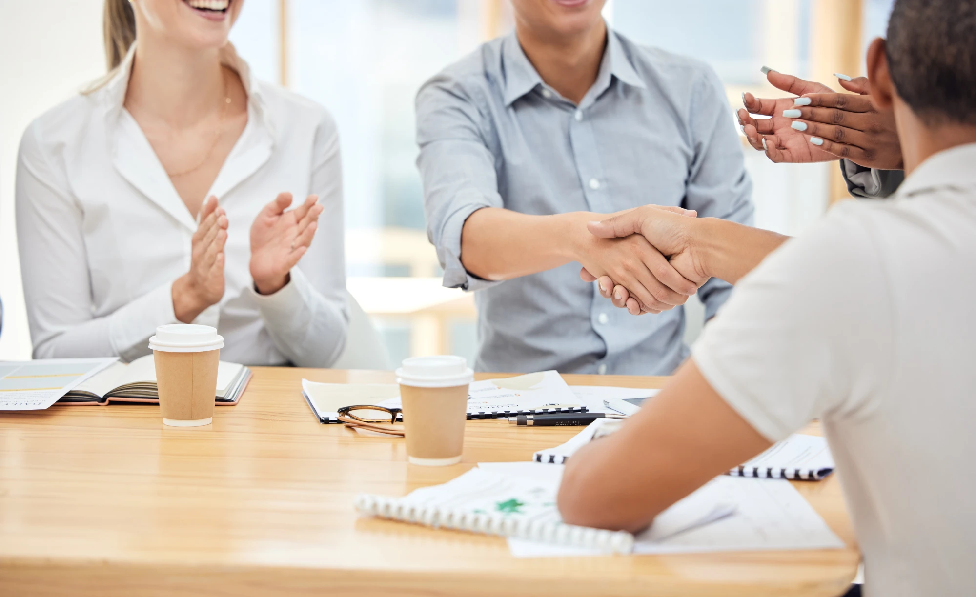 meeting-business-people-and-handshake-applause